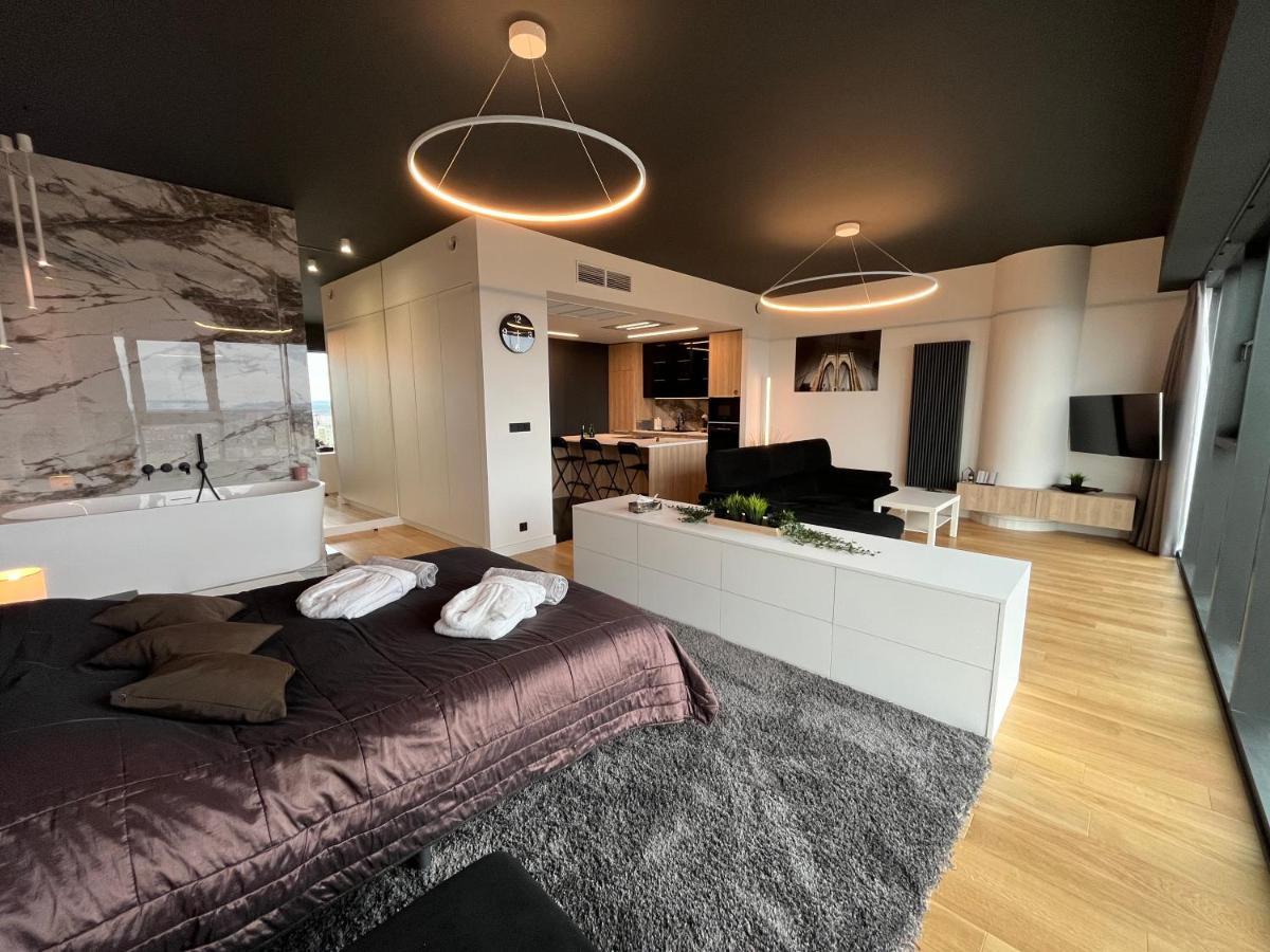 שצ'צ'ין Hanza Tower - Luxurious Apartment 60M2 - 15Th Floor City View מראה חיצוני תמונה